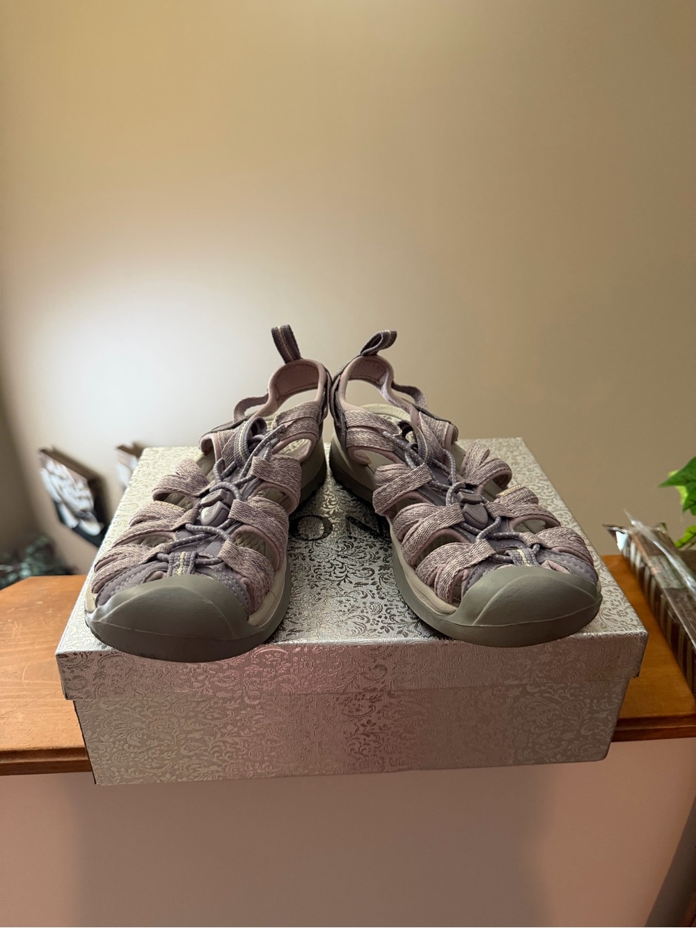 Women’s Athletic Sandals in Dusty Mauve